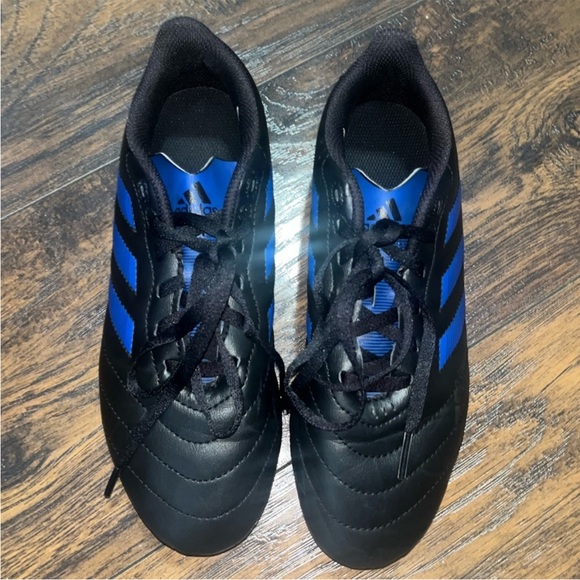 Adidas Soccer Shoes - Picture 2 of 4